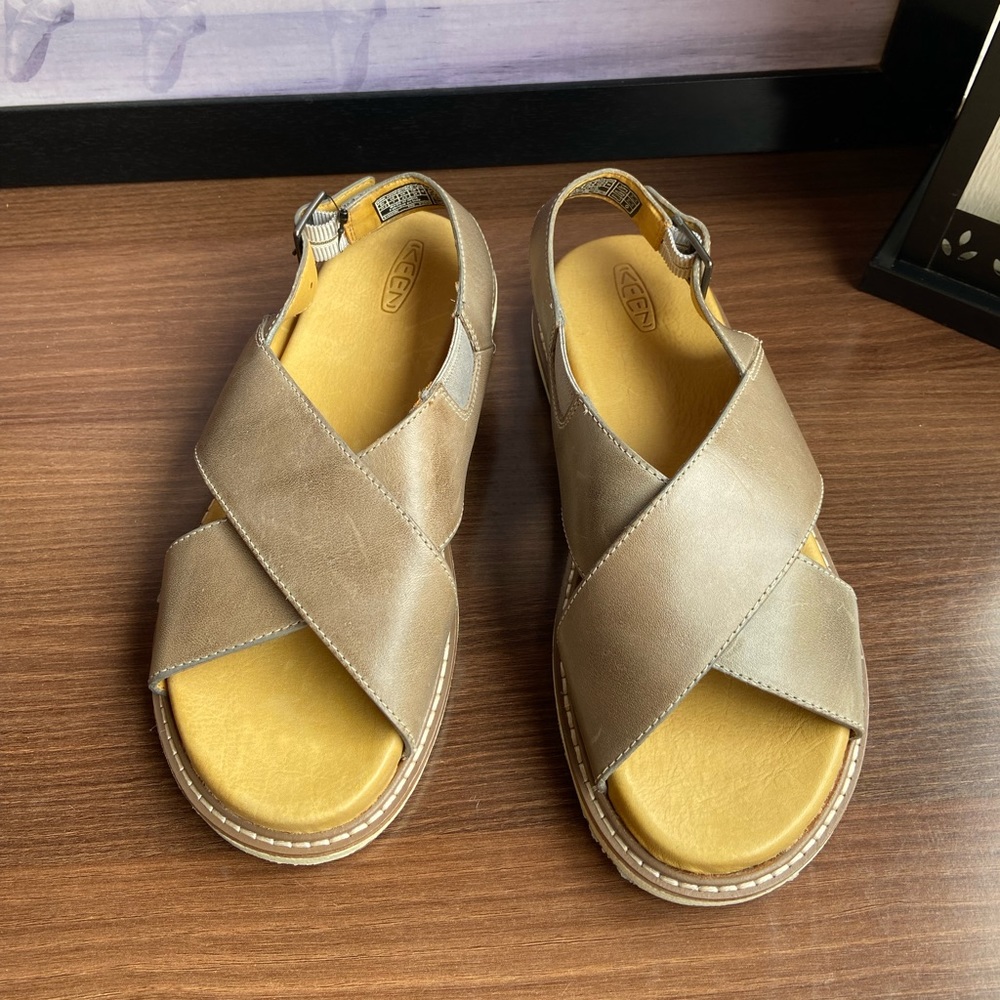 KEEN Lana Cross Strap Sandal - Picture 5 of 10